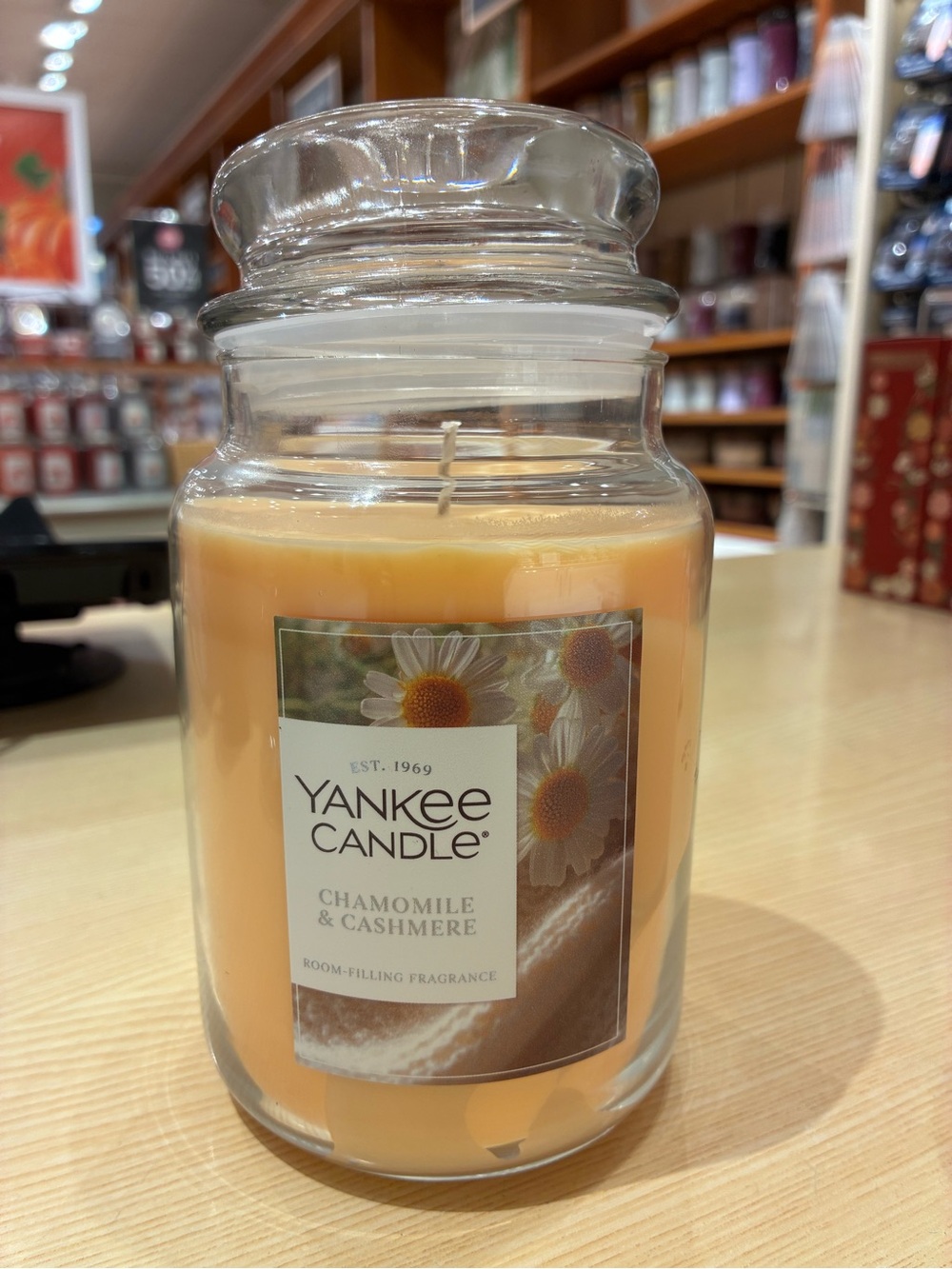 Yankee Candle Chamomile & Cashmere large jar